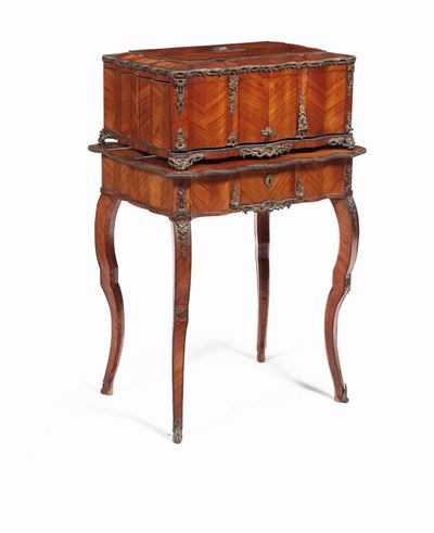 Tavolino Napoleone III Lastronato con Scatola Contenitore sul Piano, XIX Secolo
