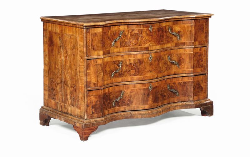 Comò in noce lastronato ed intarsiato, XVIII secolo  - Asta Antiquariato - Cambi Casa d'Aste