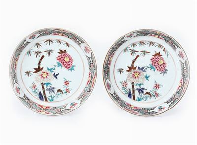 Coppia di Piatti in Porcellana Famiglia Rosa con Decoro di Bamboo e Fiori, Cina, Dinastia Qing, X...