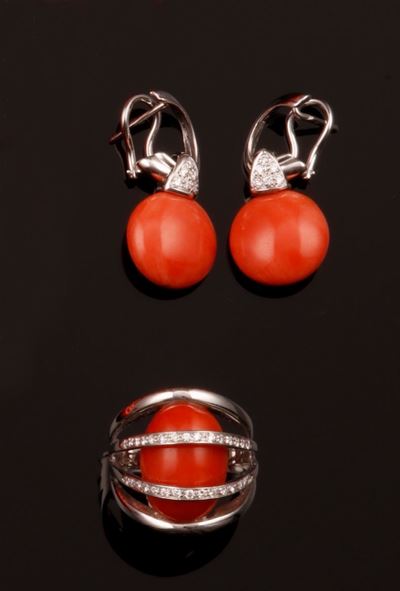 Parure Composta da Anello ed Orecchini con Corallo e Diamanti