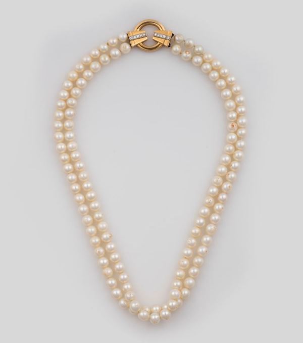 Cultured pearl necklace with a gold and diamond clasp