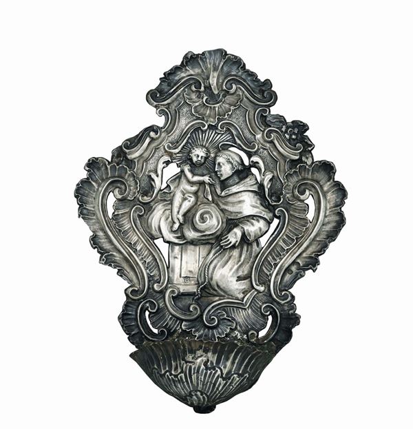 A holy water font in embossed and chiselled silver, Genoa, second half of the 18th century, Torretta stamp with faded date 76... and guarantee marks from the 19th century (coiled dolphin and Saint Maurice cross).
