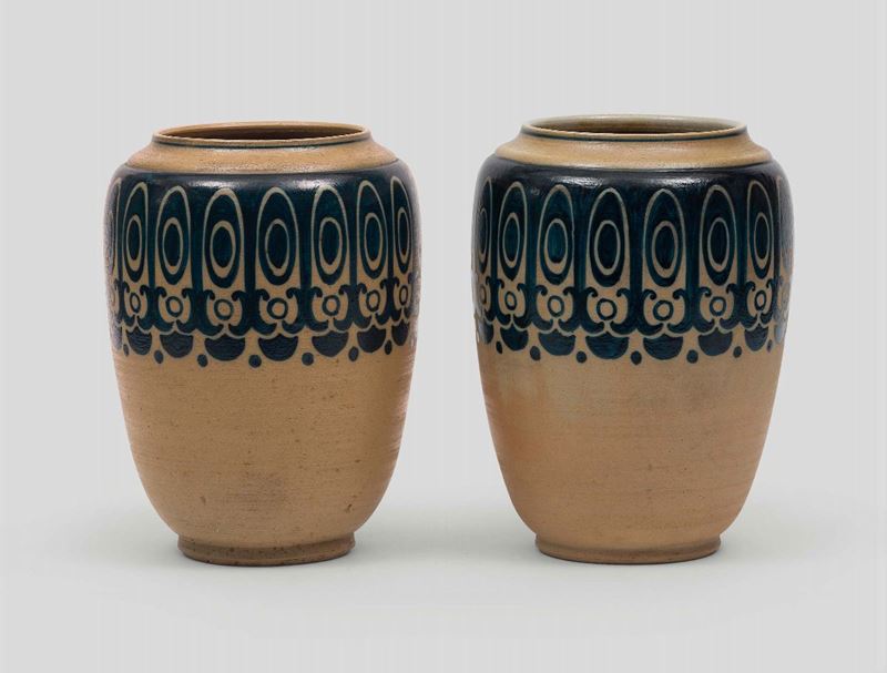 Galileo Chini, Florence, 1910 ca. A pair of gres vases with a blue glaze geometric decor  - Auction 20th Century Decorative Arts - I - Cambi Casa d'Aste