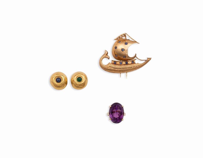 Lotto composto da un paio di orecchini, una spilla ed un anello  - Auction Vintage, Jewels and Bijoux - Cambi Casa d'Aste