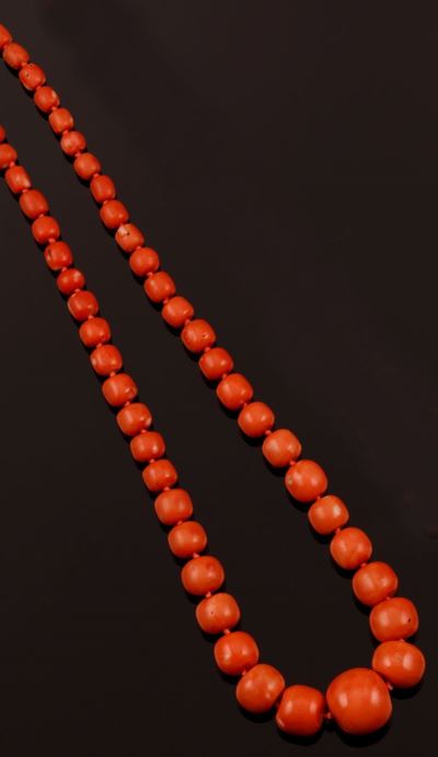 Collana in Corallo Aranciato, a Boules Scalari