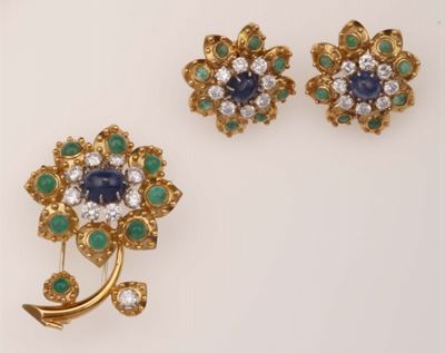 Van Cleef & Arpels New York. Parure Composta da una Spilla ed un Paio di Orecchini con Zaffiri, S...