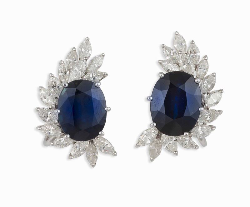 Paio di orecchini con zaffiri Australia e diamanti taglio navette a contorno  - Auction Vintage, Jewels and Bijoux - Cambi Casa d'Aste