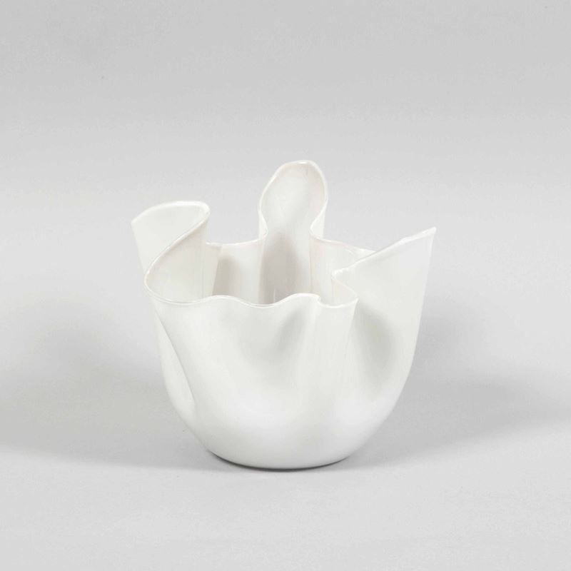 Fulvio Bianconi, Venini, Murano, 1950 ca. A handkerchief vase in cased grey blown glass  - Auction Murano '900 - II - Cambi Casa d'Aste
