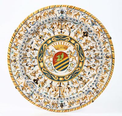 Piatto in Maiolica Decorato a Grottesche, XX Secolo
