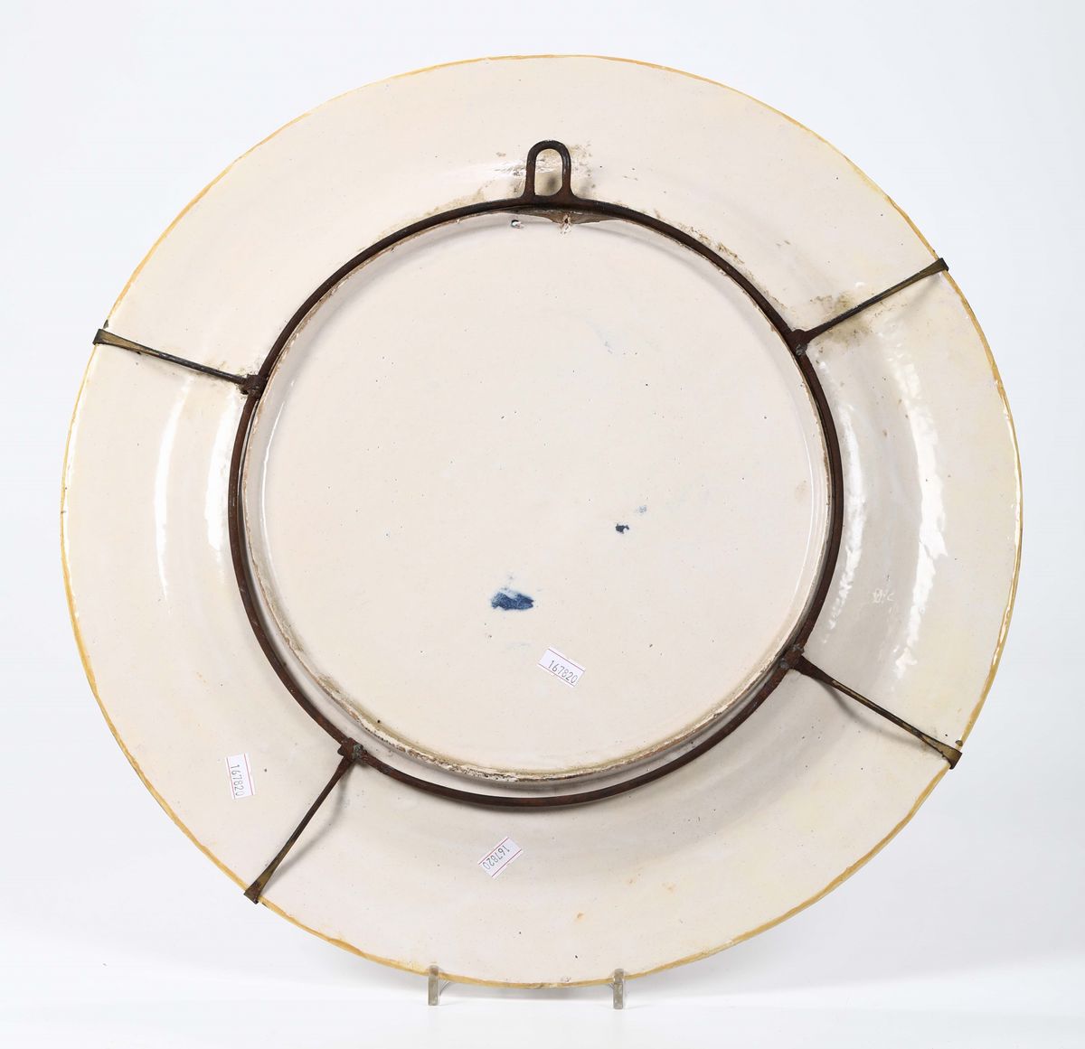 Piatto in Maiolica Decorato a Grottesche, XX Secolo