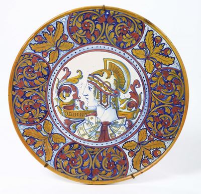Piatto in Maiolica a Lustro con Profilo di Guerriero,anni’20