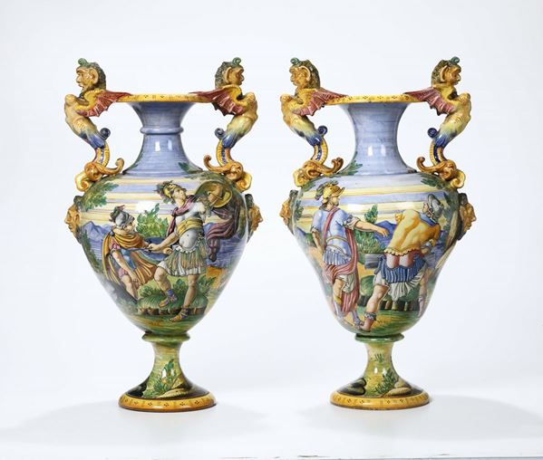 Coppia di vasi biansati in maiolica, inizio XX secolo