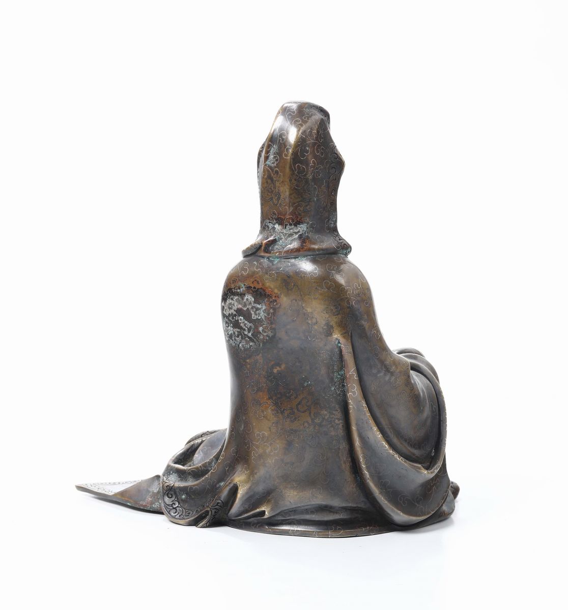 Figura di Guanyin Seduta in Bronzo Shisou con Inserti in Argento, Cina, Dinastia Qing, XIX Secolo