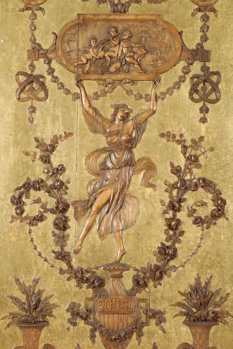 Boiserie Neoclassica in Legno di Rovere Scolpito e Dorato, Francia Ultimo Quarto del XVIII Secolo...