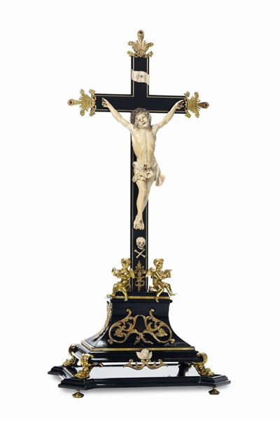 Importante Crocefissione in Legno Ebanizzato, Avorio Scolpito, Bronzo Fuso, Cesellato, Dorato e P...