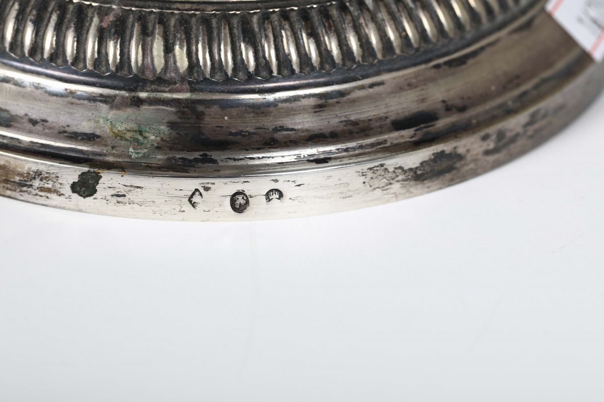 Coppia di Candelieri in Argento Sbalzato e Cesellato, Torino, Metà del XIX Secolo, Marchi di Gara...