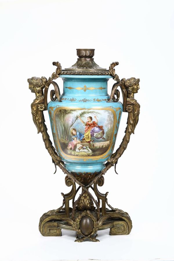 Vaso in porcellana di Sevres con montatura in bronzo, XIX secolo