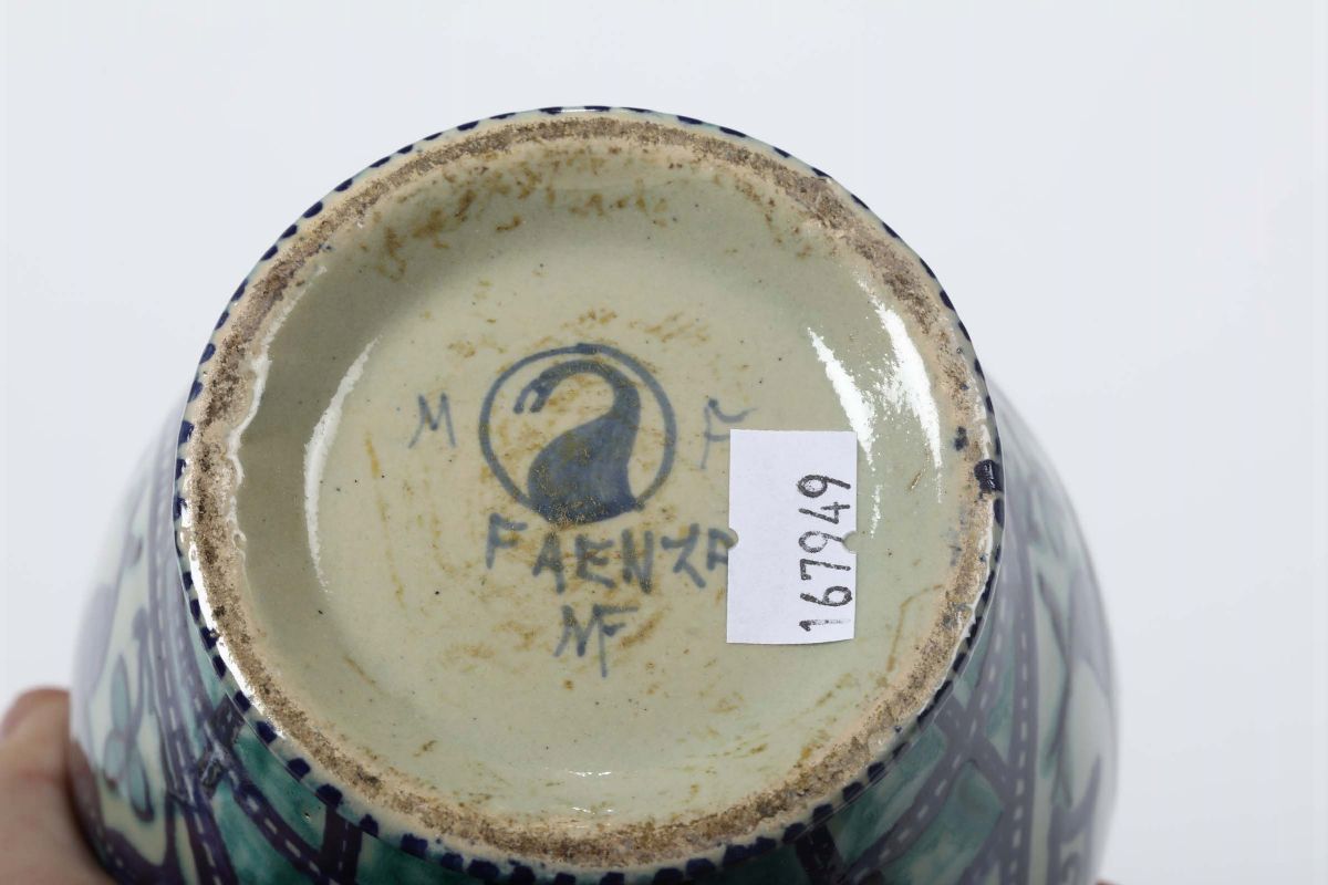 Due Vasetti in Maiolica Diversi, uno Manifattura Faenza