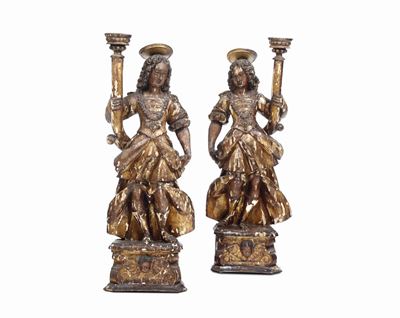Coppia di Angeli Reggitorcia in Legno Intagliato, Laccato e Dorato, XVII Secolo