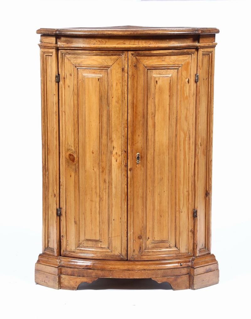Angoliera in legno tenero, Veneto XVIII secolo  - Asta Asta a Tempo antiquariato - II - Cambi Casa d'Aste
