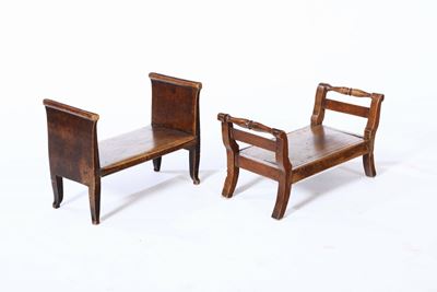 Due Modellini di Divano in Legno di Noce, XIX Secolo