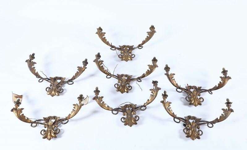 Sette appliques a due luci in metallo e legno intagliato e argentato a mecca, prima metà del XIX secolo  - Auction Asta a Tempo antiquariato - II - Cambi Casa d'Aste