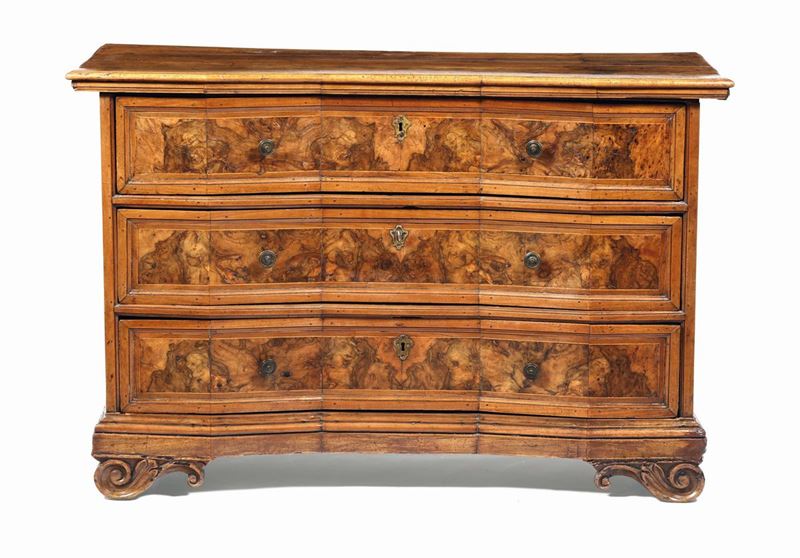 Cassettone Luigi XIV in noce e radica di noce, Veneto seconda metà XVII secolo  - Asta Antiquariato - Cambi Casa d'Aste