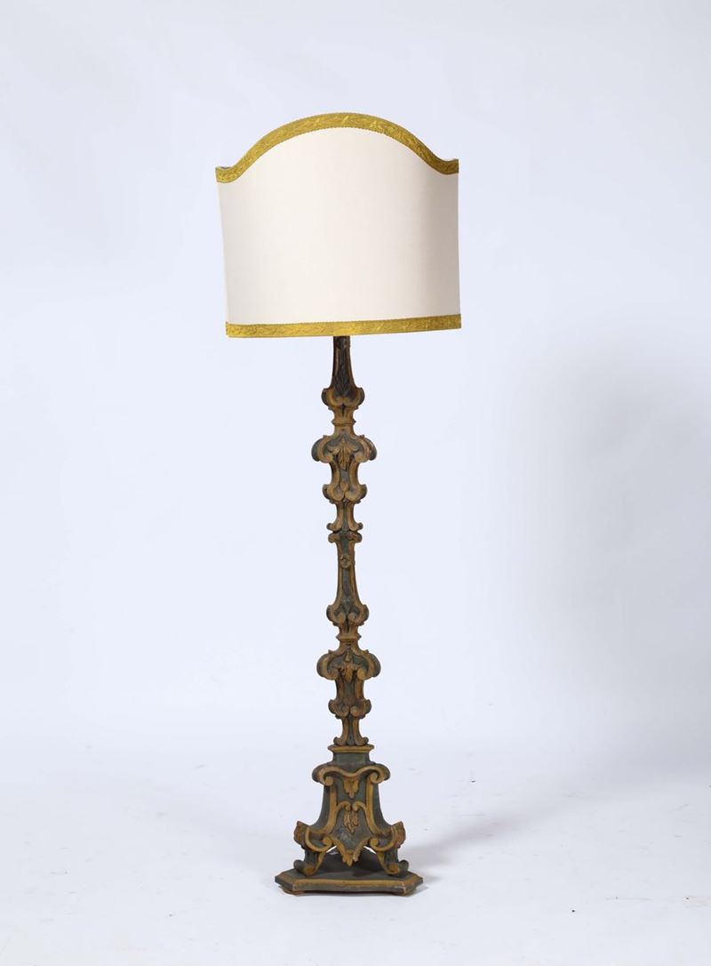 Lampada da terra in legno intagliato e laccato, XVIII secolo  - Auction Asta a Tempo antiquariato - II - Cambi Casa d'Aste