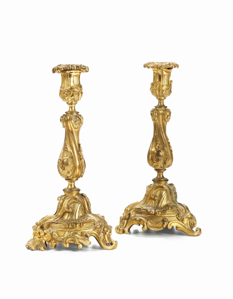 Coppia di candelieri in bronzo dorato, XIX secolo  - Asta Antiquariato - Cambi Casa d'Aste
