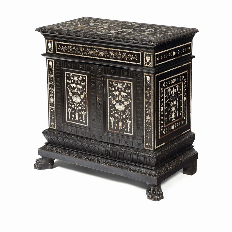 Mobiletto in legno ebanizzato ed intarsiato con avorio, XIX secolo  - Auction Fine Art - Cambi Casa d'Aste