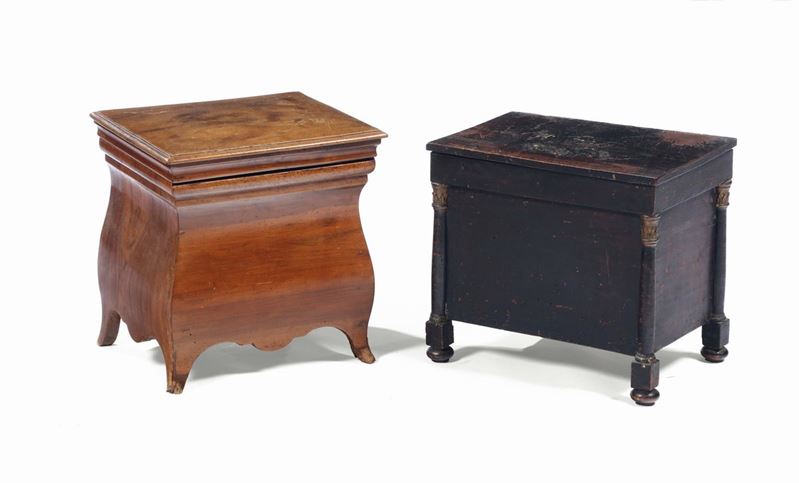 Due comode in legno diverse, XVIII-XIX secolo  - Asta Antiquariato - Cambi Casa d'Aste