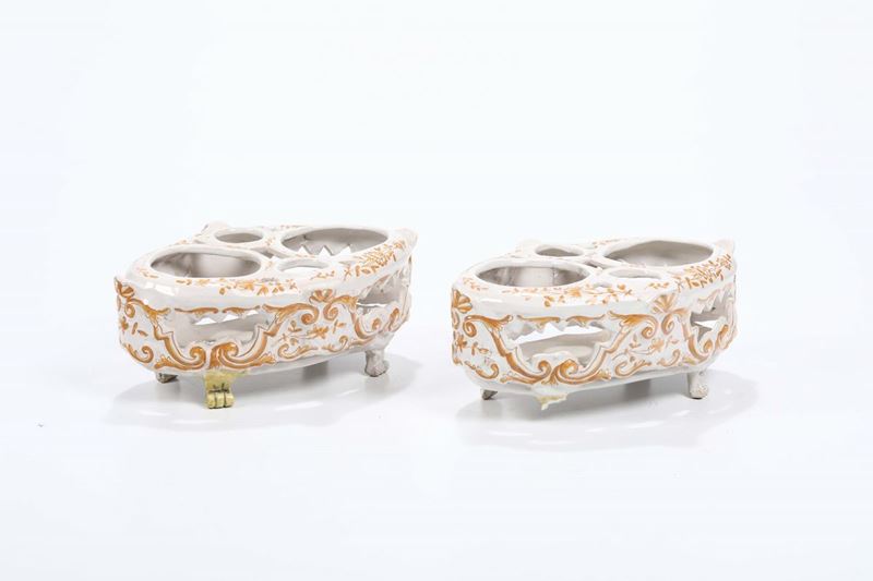 Coppia di oliere in maiolica policroma, XVIII-XIX secolo  - Auction Fine Art - Cambi Casa d'Aste