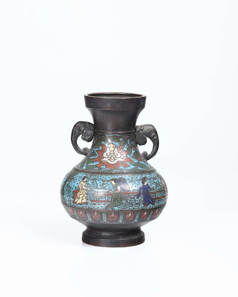 Vaso smaltato con anse a testa di elefante, Cina XX secolo  - Asta Antiquariato - Cambi Casa d'Aste