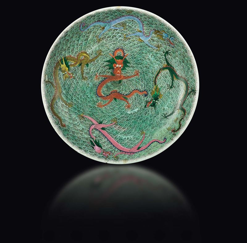 A large polychrome enamelled porcelain dish with five dragons, China, Qing Dynasty, 19th century  - Auction Fine Chinese Works of Art - Cambi Casa d'Aste