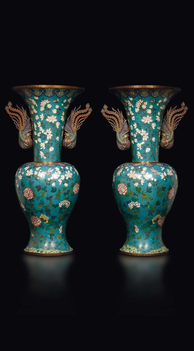 A large pair of cloisonné enamel phoenixes handles vases with flowers, butterflies and birds, China, Qing Dynasty, 19th century  - Auction Fine Chinese Works of Art - Cambi Casa d'Aste