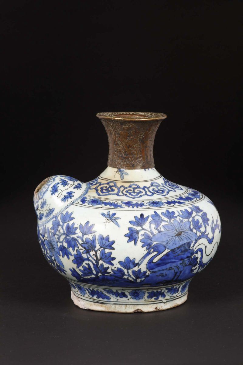 A blue and white pitcher with cranes between flowers and bronze neck with figures, Iran, Safavid, 17th century  - Auction Fine Chinese Works of Art - Cambi Casa d'Aste