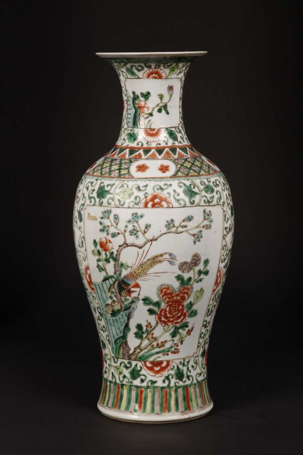 Vaso in porcellana Famiglia Verde a decoro naturalistico, Cina, Dinastia Qing, XIX secolo