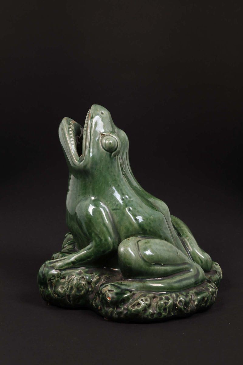 A green-glazed terracotta figure of a frog, China, 20th century  - Auction Chinese Works of Art - Cambi Casa d'Aste
