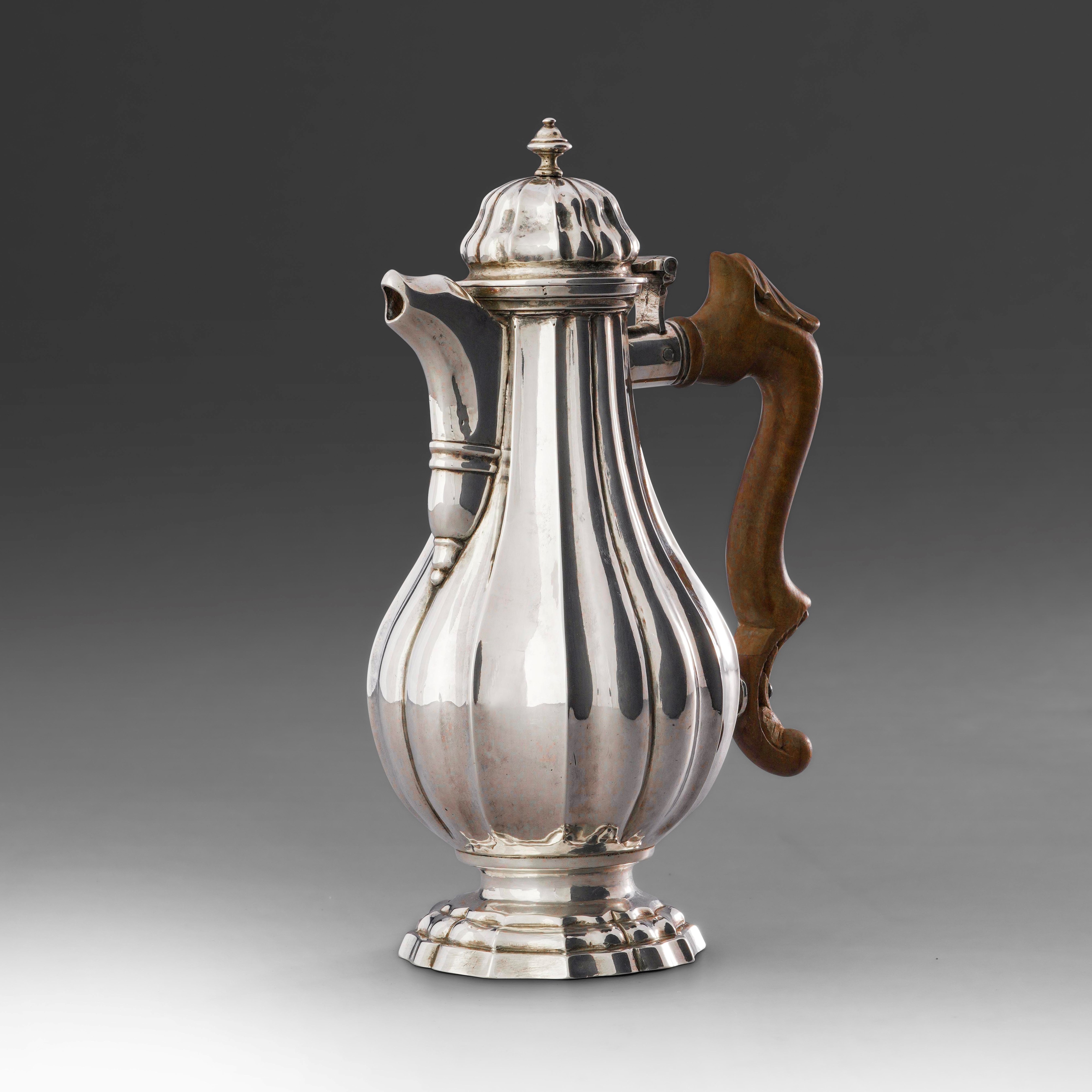 Caffettiera in argento con bolli di garanzia (Venezia) e saggiatore, 1770
