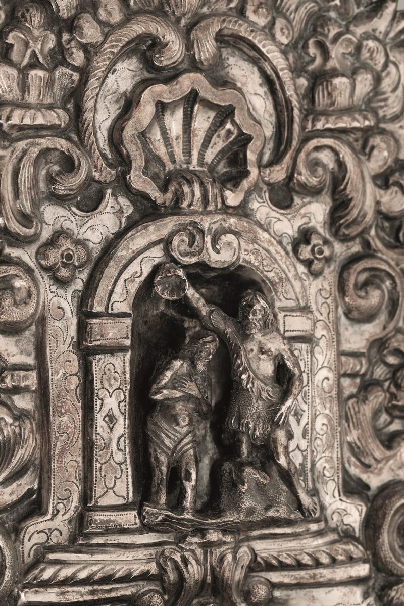 Importante Acquasantiera in Argento Riccamente Sbalzato e Cesellato. Napoli 1619-1658