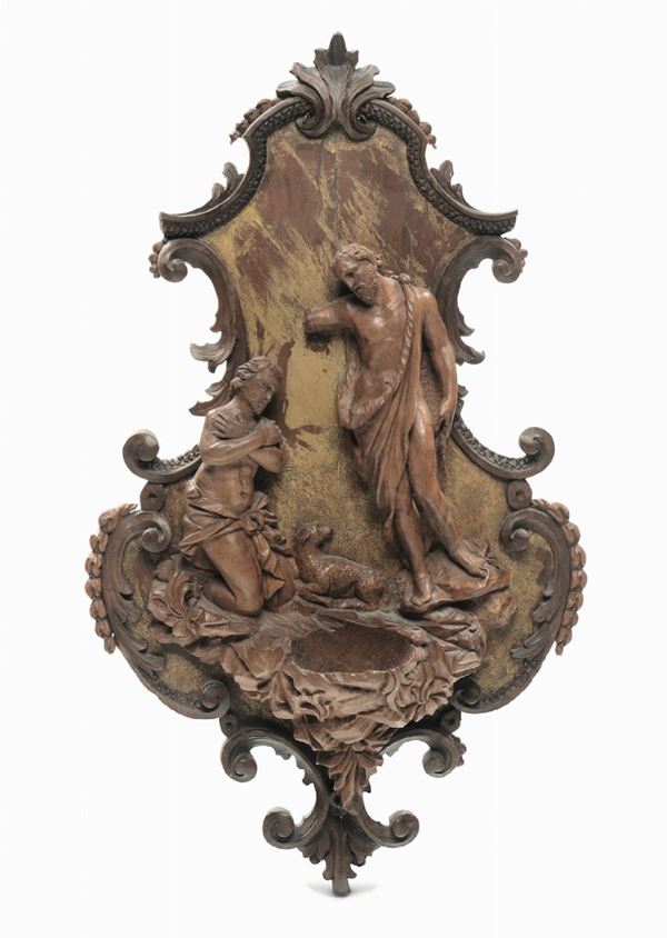 Acquasantiera in legno riccamente intagliato e scolpito. Europa XVIII secolo