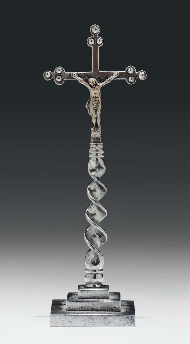 Piccola crocifissione in acciaio con fusto a torchon e piede gradinato  - Auction Antiques V - Cambi Casa d'Aste