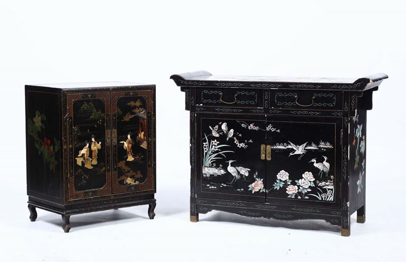 Due credenze ebanizzate e decorate a cineserie  - Auction Fine Art - Cambi Casa d'Aste