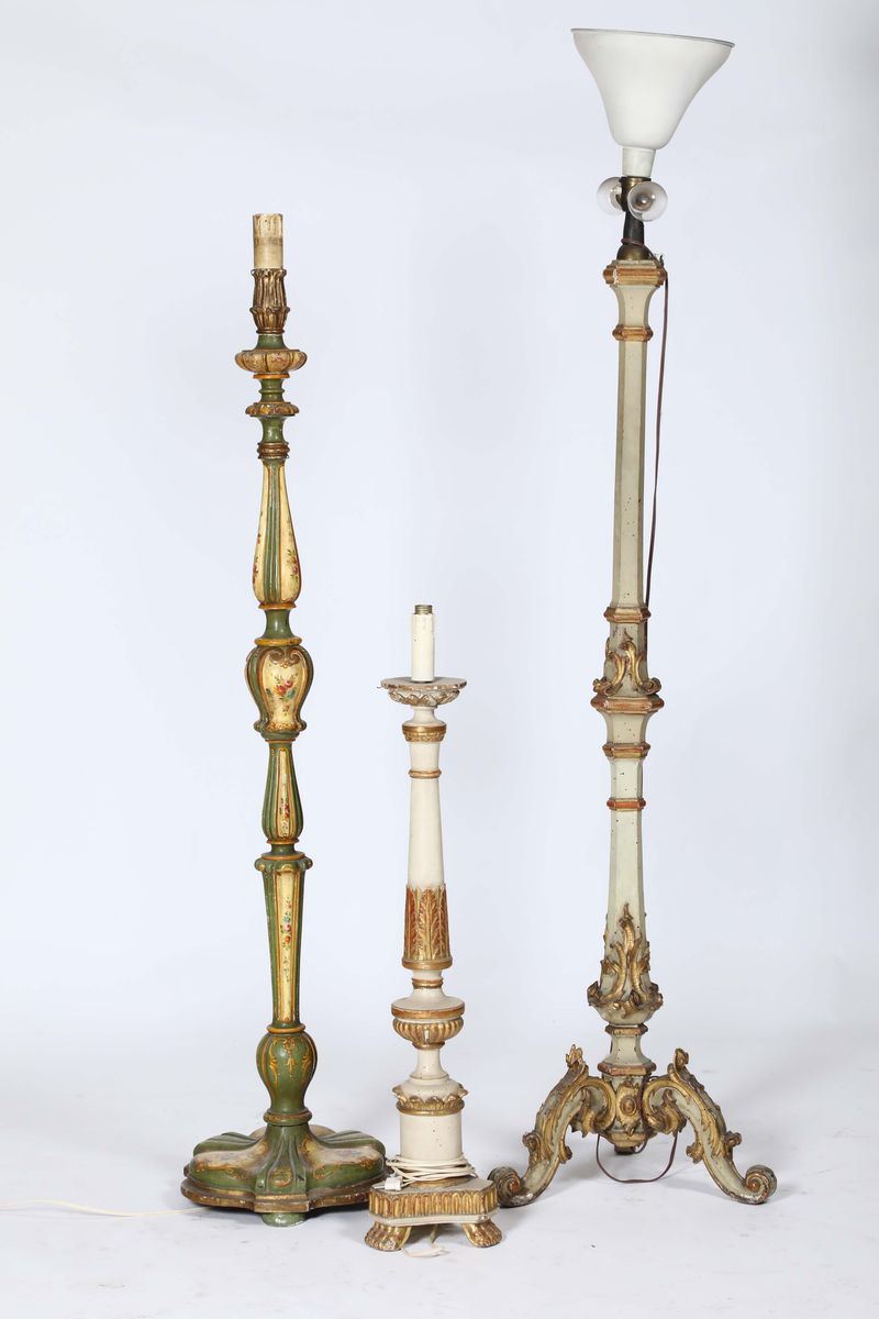 Lotto di due piantane e un candeliere in legno laccato e dorato, XX secolo  - Auction Fine Art - Cambi Casa d'Aste