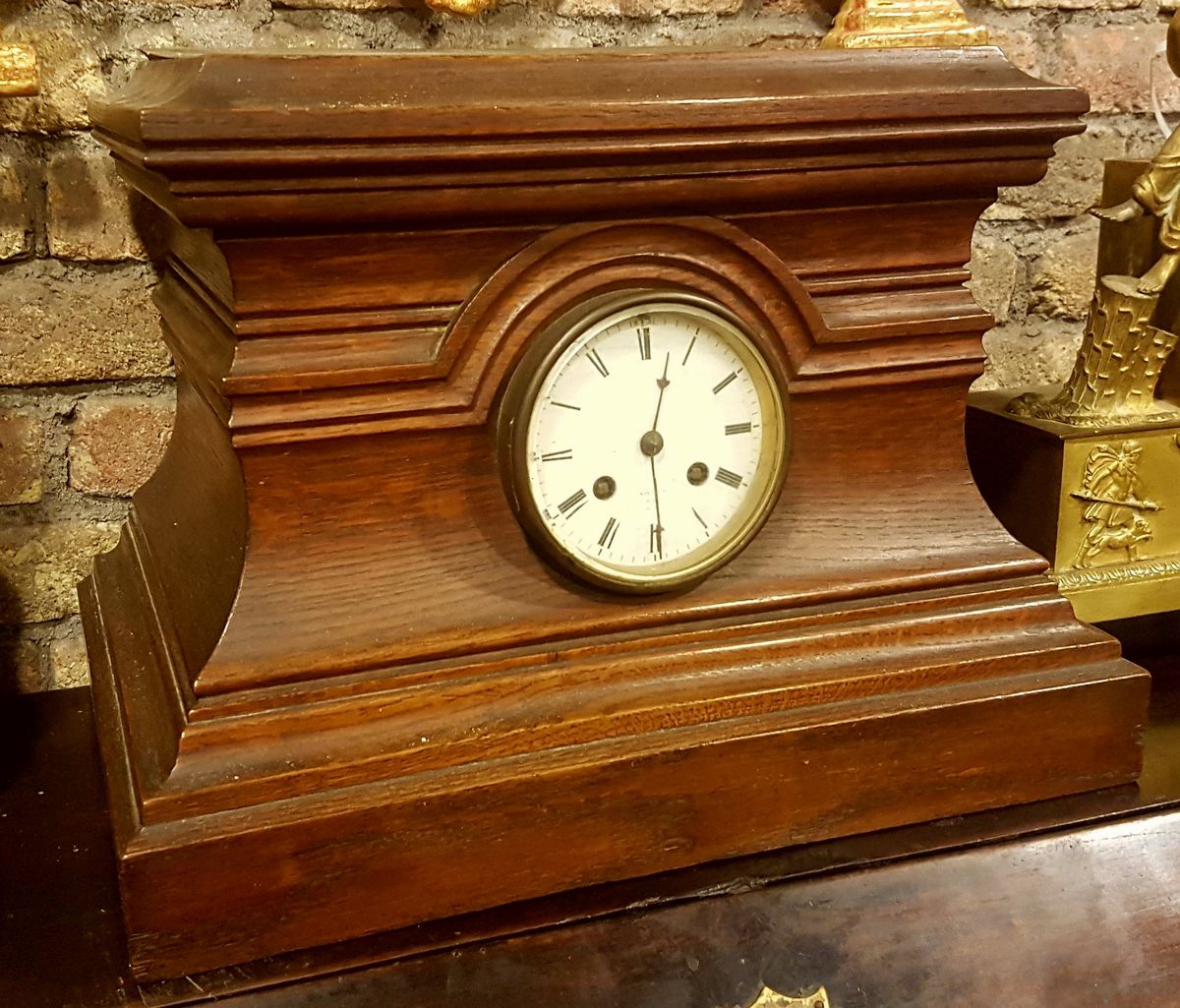 Lotto di Due Orologi in Legno
