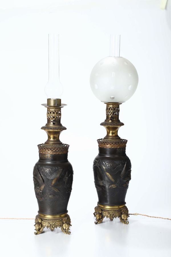 Coppia di lampade in bronzo e bronzo dorato, Cina XX secolo