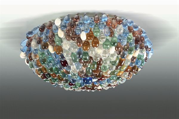 Plafoniera con struttura in metallo ed elementi diffusori in vetro di Murano.