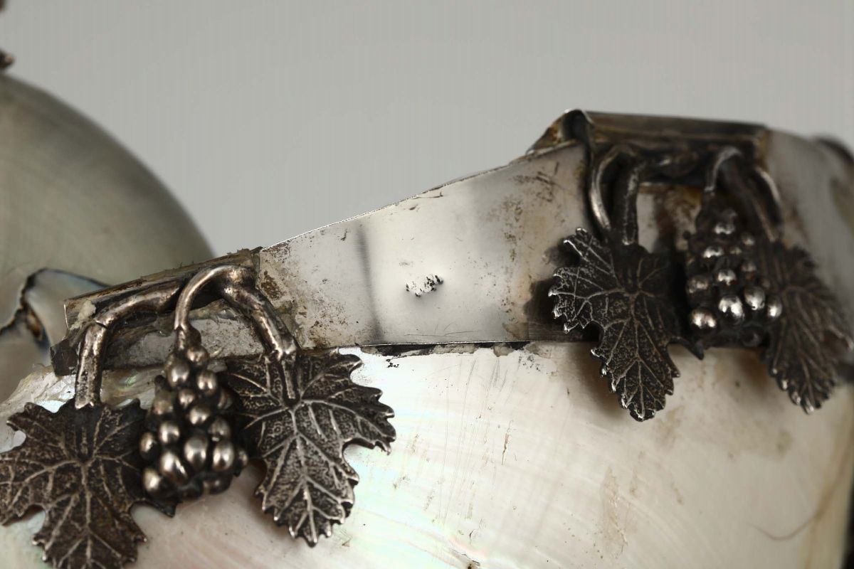 Nautilus con Montatura in Argento Fuso, Sbalzato e Cesellato, Italia XX Secolo