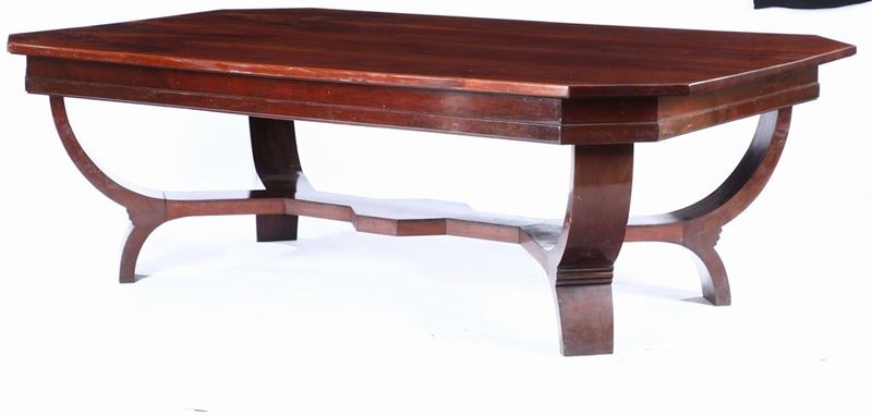 Grande tavolo in mogano con piano ottagonale, XX secolo  - Asta Asta a Tempo antiquariato - II - Cambi Casa d'Aste