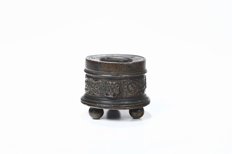 Calamaio rinascimentale a pozzo in bronzo fuso a cera persa, bottega di Severo da Ravenna, XV-XVI secolo  - Asta Antiquariato - Cambi Casa d'Aste